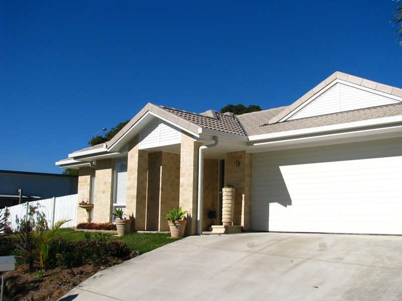 2 Valencia Springs Dr, Redland Bay QLD 4165