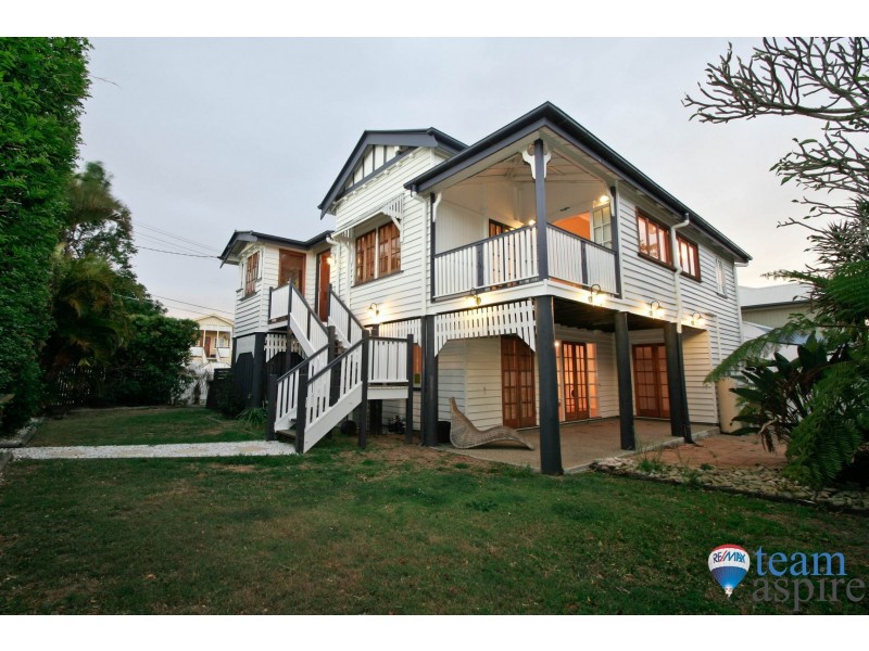 14 Gordon Pde, Manly QLD 4179