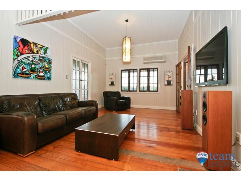 14 Gordon Pde, Manly QLD 4179