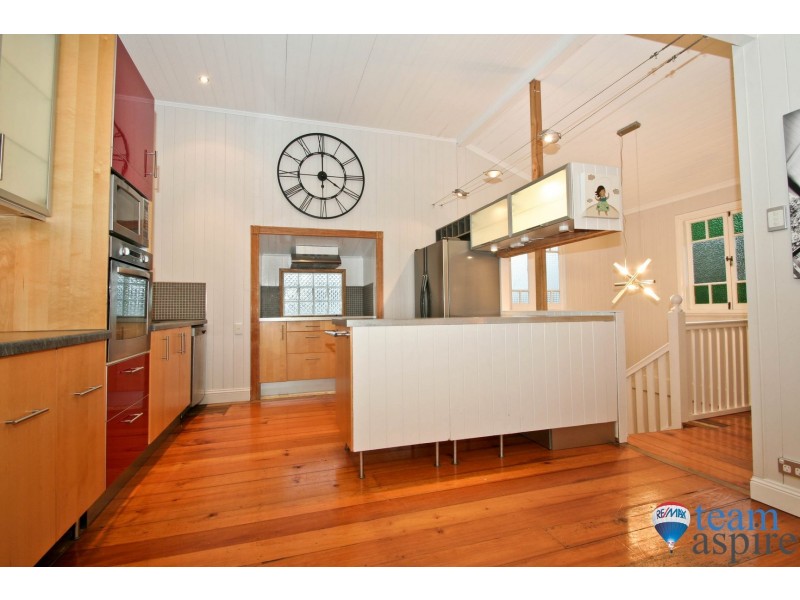 14 Gordon Pde, Manly QLD 4179