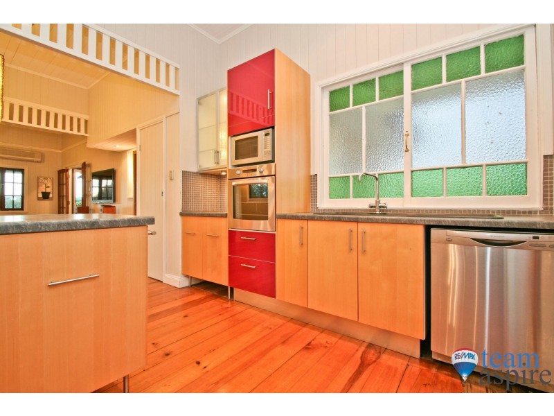 14 Gordon Pde, Manly QLD 4179