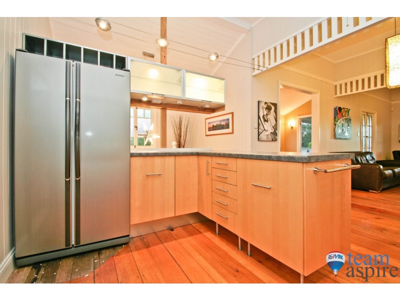14 Gordon Pde, Manly QLD 4179