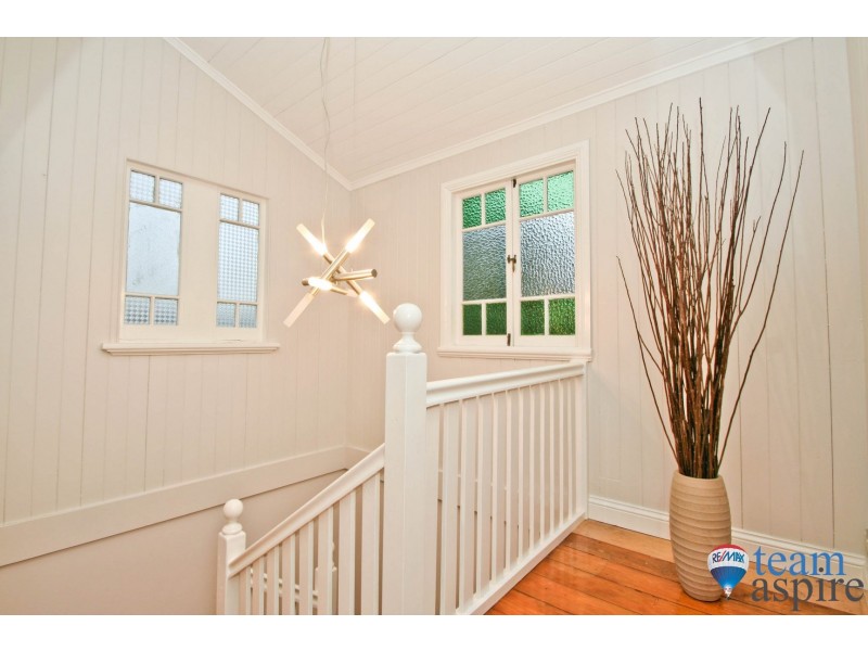 14 Gordon Pde, Manly QLD 4179