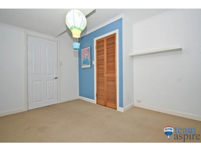 14 Gordon Pde, Manly QLD 4179