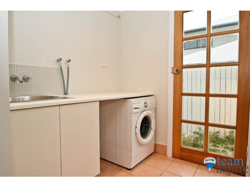 14 Gordon Pde, Manly QLD 4179