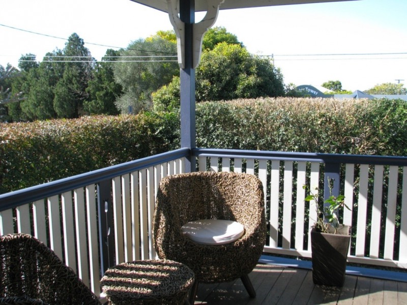 14 Gordon Pde, Manly QLD 4179