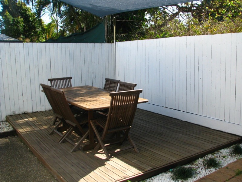 14 Gordon Pde, Manly QLD 4179