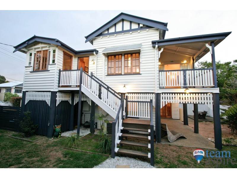 14 Gordon Pde, Manly QLD 4179