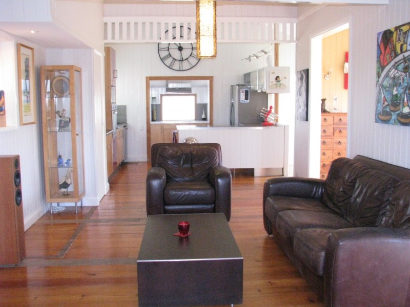 14 Gordon Pde, Manly QLD 4179