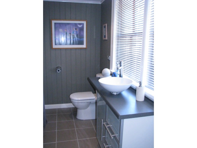 14 Gordon Pde, Manly QLD 4179