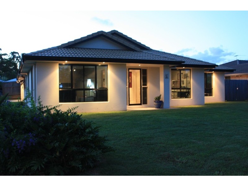 1 Mervyn Crescent, Redland Bay QLD 4165