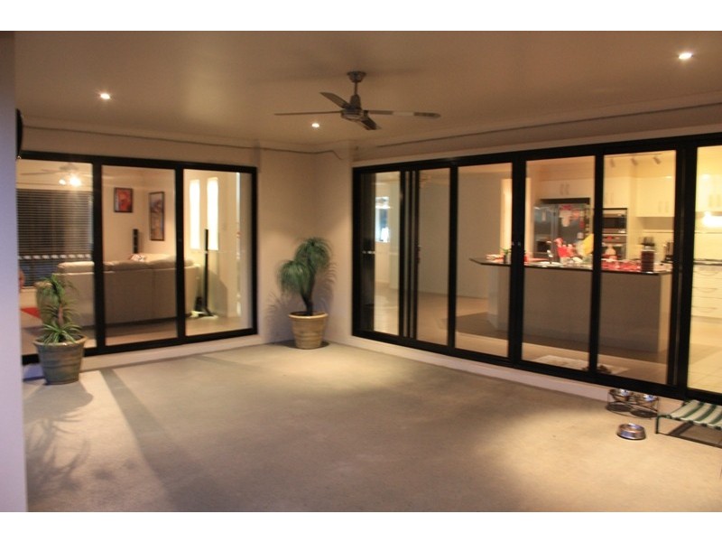 1 Mervyn Crescent, Redland Bay QLD 4165