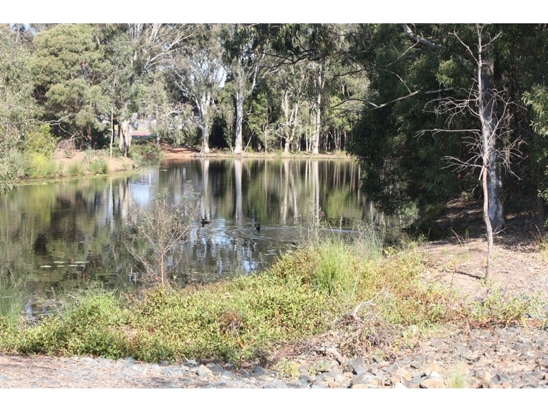 1 Mervyn Crescent, Redland Bay QLD 4165