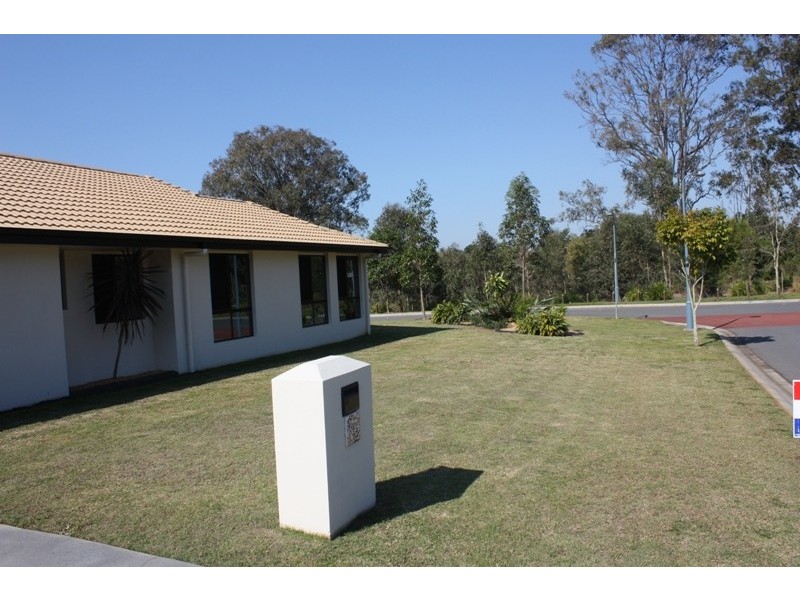 1 Mervyn Crescent, Redland Bay QLD 4165