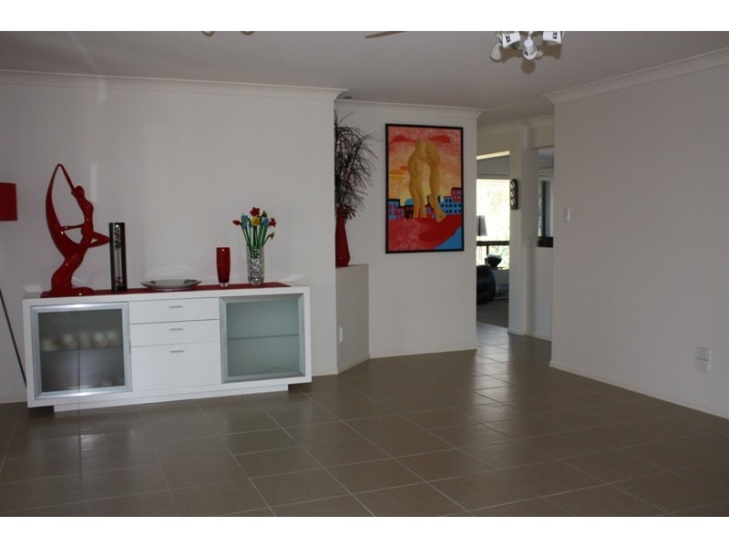 1 Mervyn Crescent, Redland Bay QLD 4165