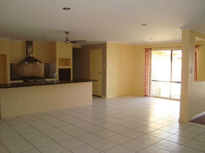 4 Coolum Crt, Redland Bay QLD 4165