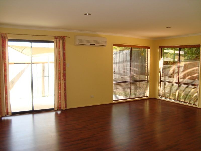 4 Coolum Crt, Redland Bay QLD 4165