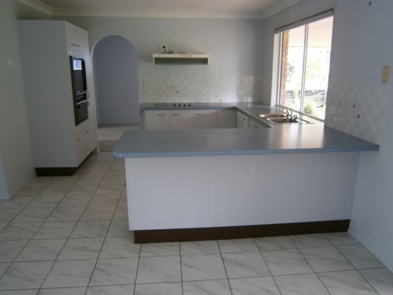 4 Peacock Court, Birkdale QLD 4159