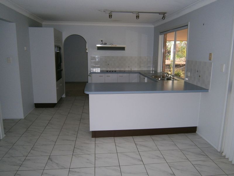 4 Peacock Court, Birkdale QLD 4159