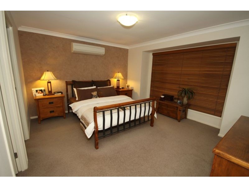 14 Pitman Place, Redland Bay QLD 4165