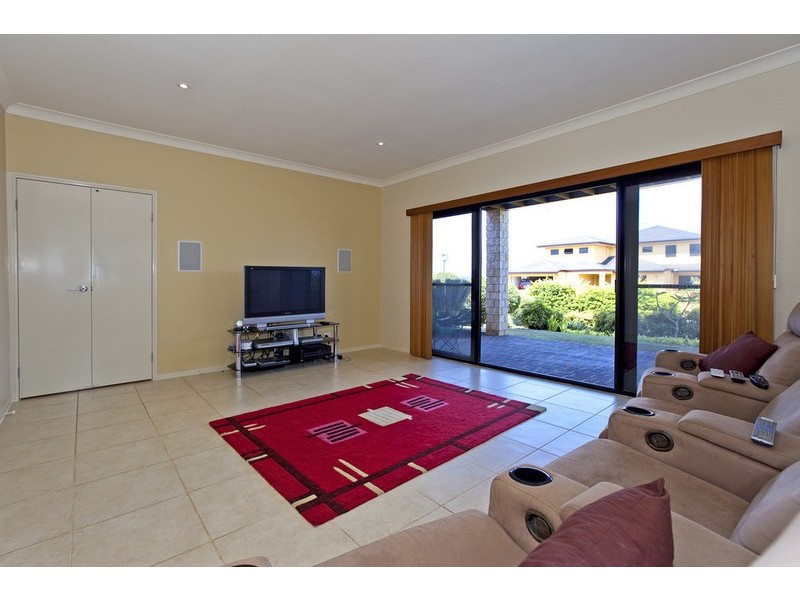 16 Irwin Place, Redland Bay QLD 4165