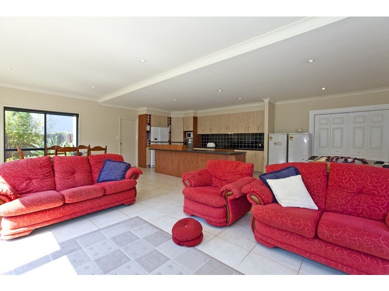 16 Irwin Place, Redland Bay QLD 4165