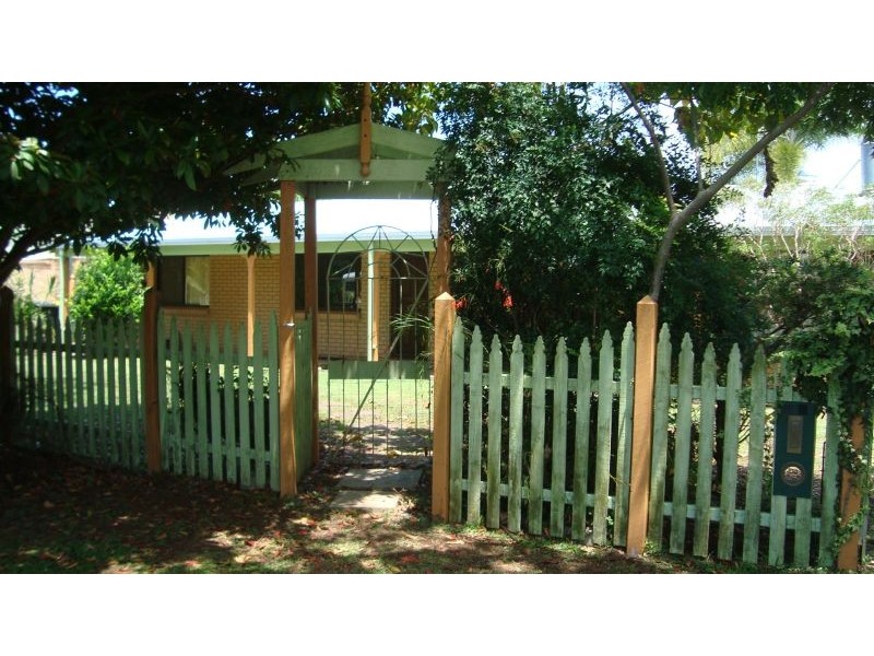 16 Bay Street, Redland Bay QLD 4165