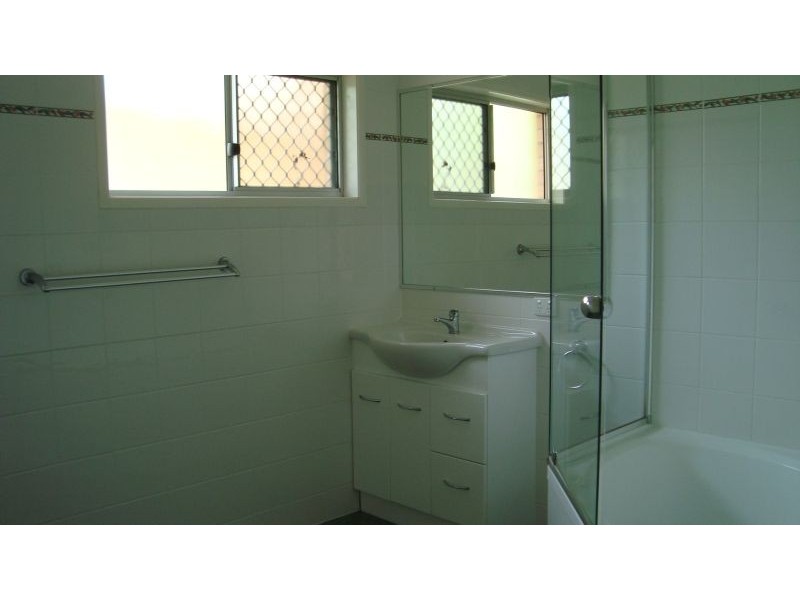 16 Bay Street, Redland Bay QLD 4165