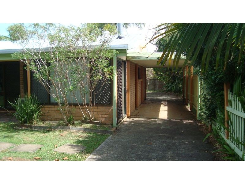 16 Bay Street, Redland Bay QLD 4165