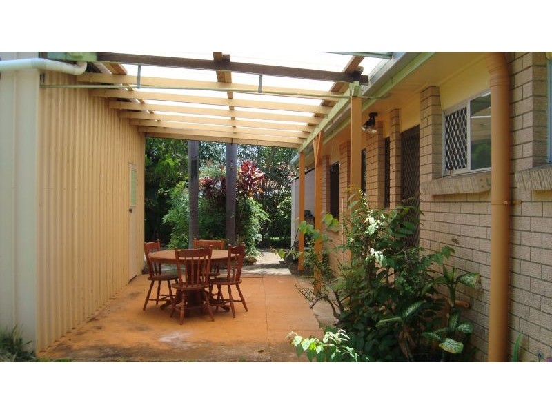 16 Bay Street, Redland Bay QLD 4165