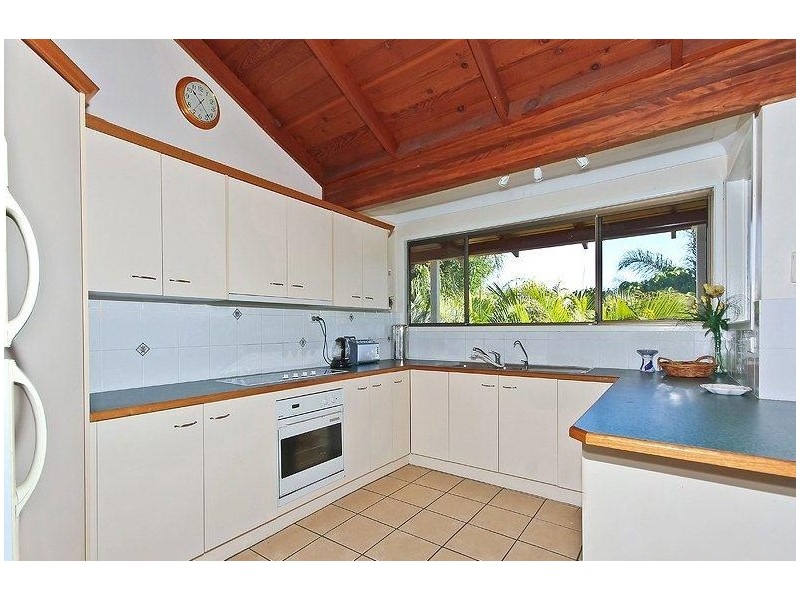 4 Ernest Street, Birkdale QLD 4159