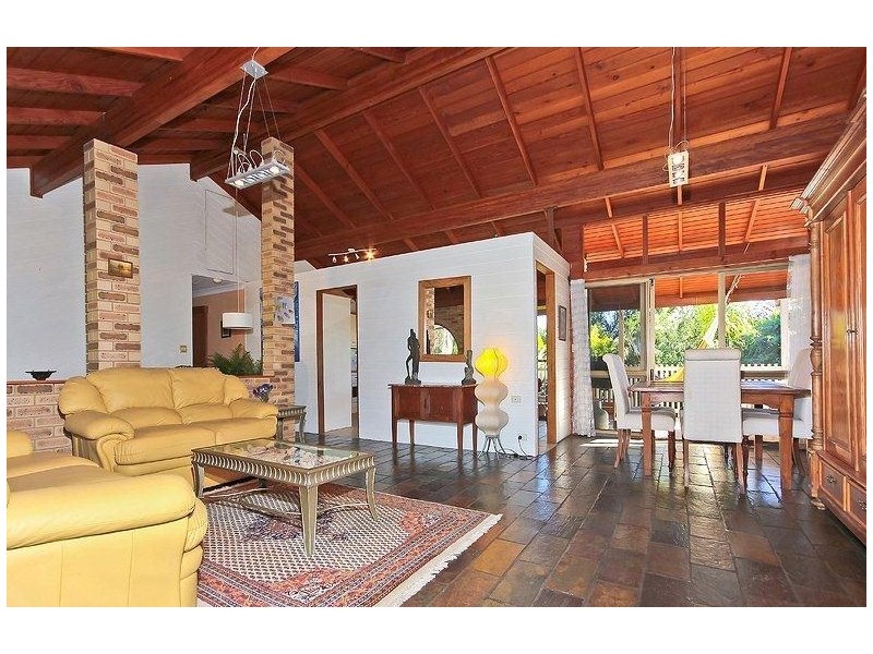 4 Ernest Street, Birkdale QLD 4159