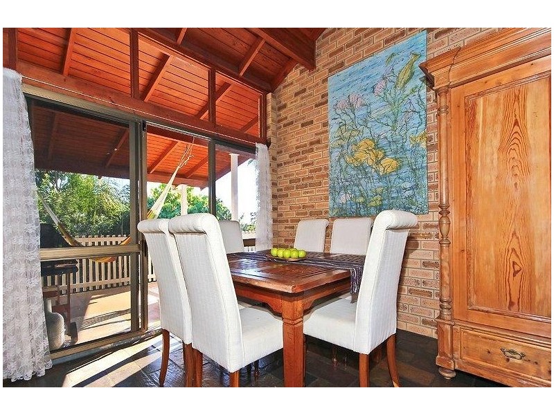 4 Ernest Street, Birkdale QLD 4159