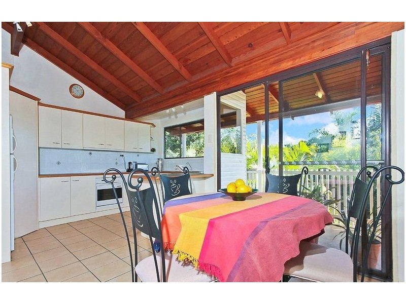 4 Ernest Street, Birkdale QLD 4159