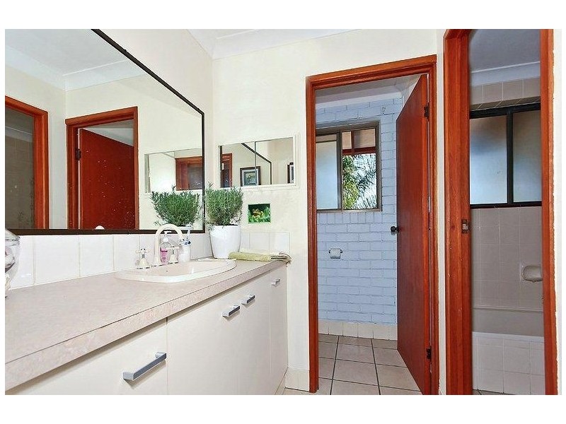 4 Ernest Street, Birkdale QLD 4159