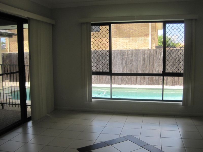 27 Ebony Crescent, Redland Bay QLD 4165
