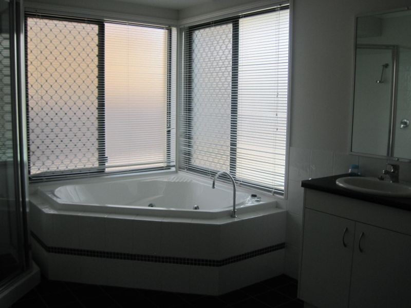 27 Ebony Crescent, Redland Bay QLD 4165