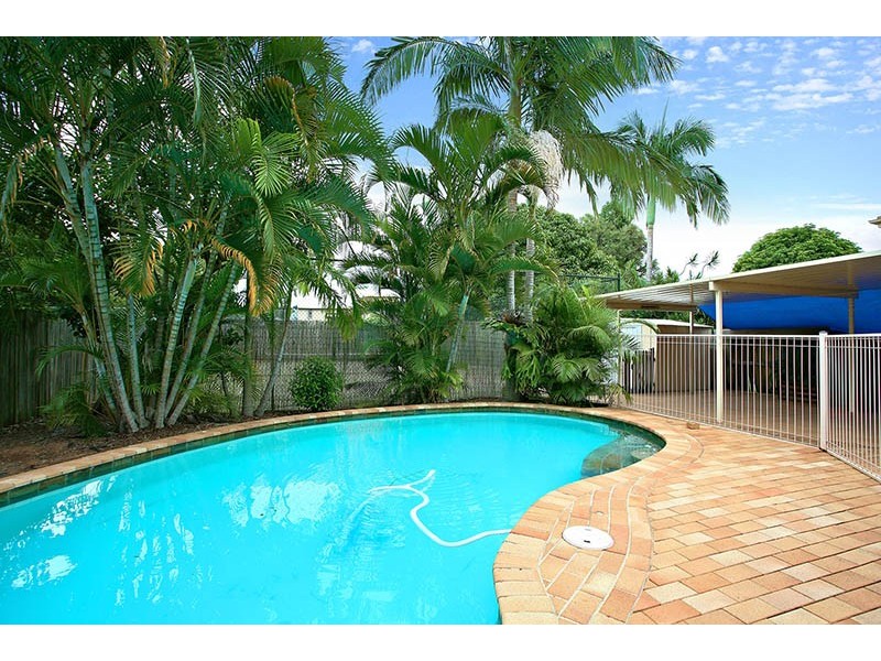 8 Thompson St, Victoria Point QLD 4165