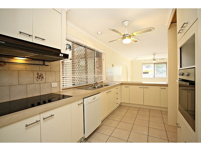 8 Thompson St, Victoria Point QLD 4165