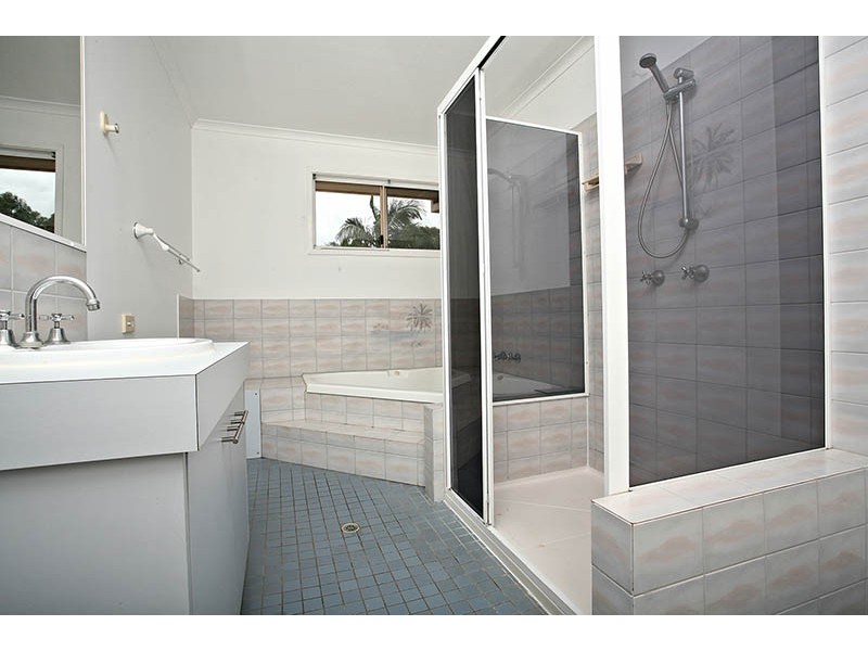 8 Thompson St, Victoria Point QLD 4165