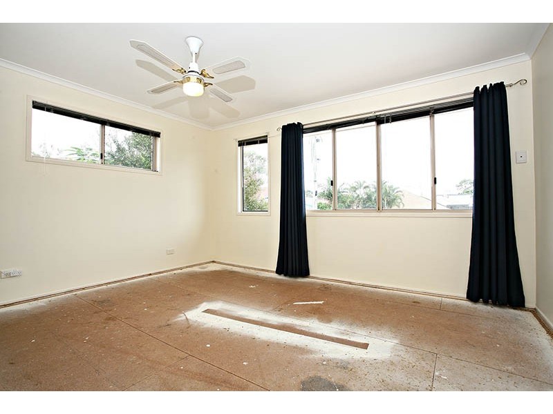 8 Thompson St, Victoria Point QLD 4165