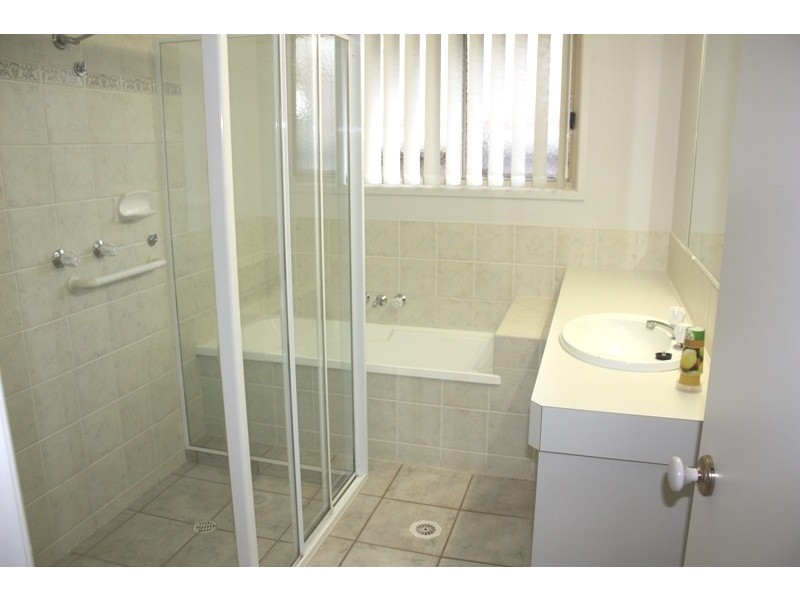 8 Myra St, Birkdale QLD 4159