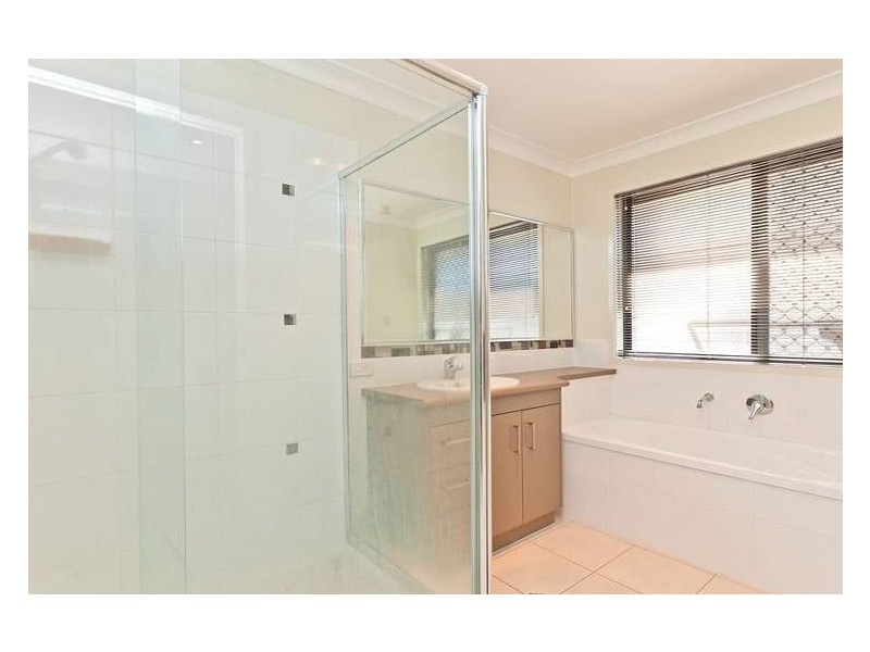 41 Emporer Dr, Redland Bay QLD 4165