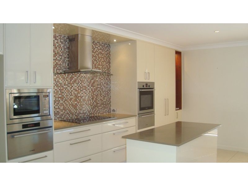 9 Swordfish Court, Birkdale QLD 4159