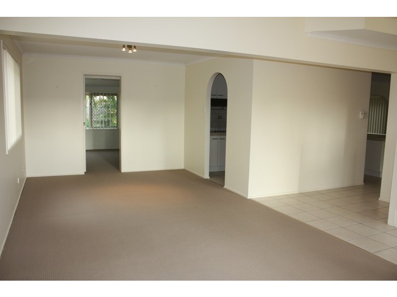 8 Thompson St, Victoria Point QLD 4165