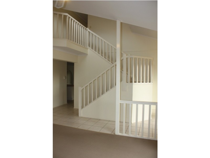 8 Thompson St, Victoria Point QLD 4165