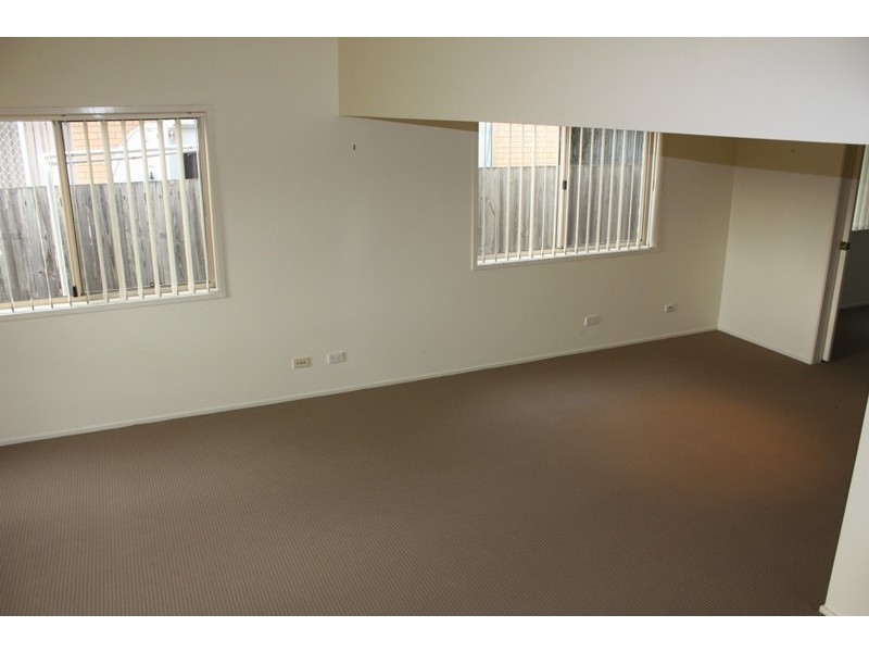 8 Thompson St, Victoria Point QLD 4165