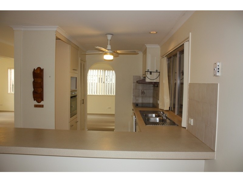 8 Thompson St, Victoria Point QLD 4165