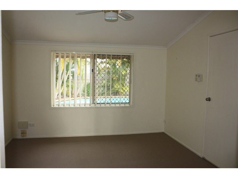 8 Thompson St, Victoria Point QLD 4165