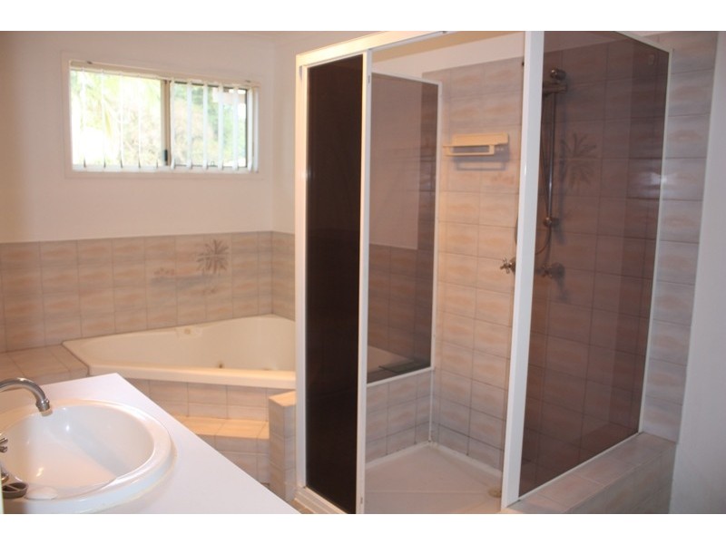 8 Thompson St, Victoria Point QLD 4165